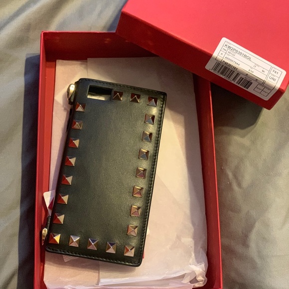 Valentino Garavani Accessories - Valentino Garavani IPhone 6 Studs Case Preowned
